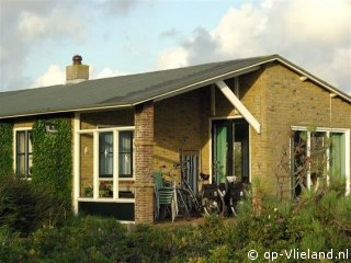 Efkes Lins, Vakantiehuisje in de duinen op Vlieland