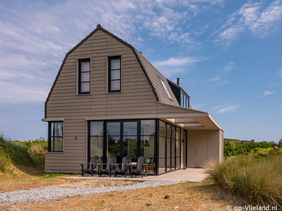 Kleine Beer, Vakantiehuisje in de duinen op Vlieland