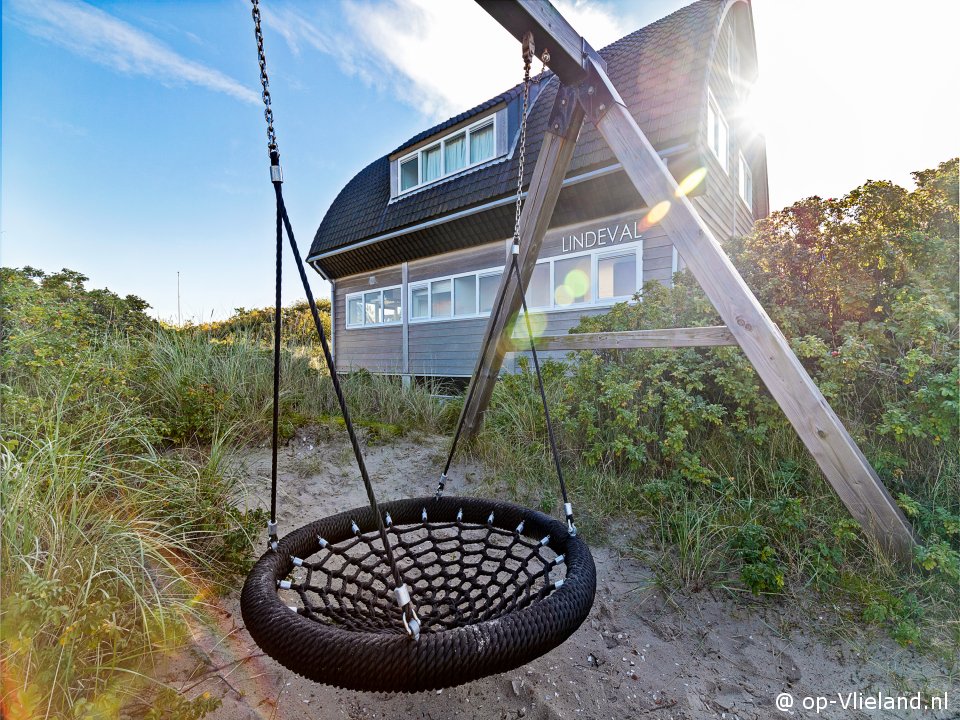 Lindeval, Vakantiehuisje in de duinen op Vlieland