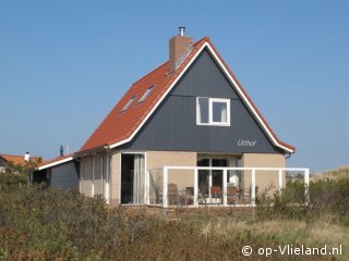 Uithof, Vakantiehuisje in de duinen op Vlieland