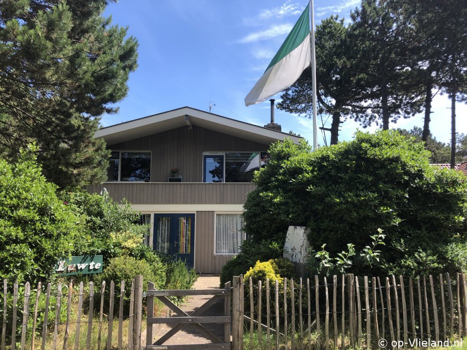 de Luwte, Buiten de vakanties om naar Vlieland