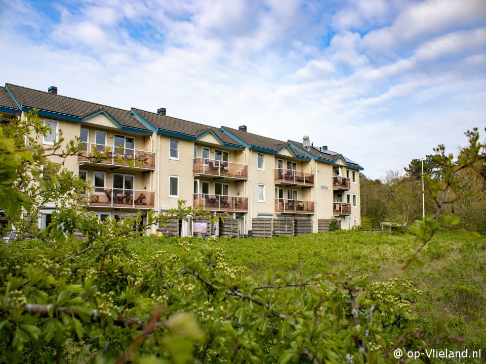 Lahringen (3), Tijdens schoolvakantie naar Vlieland